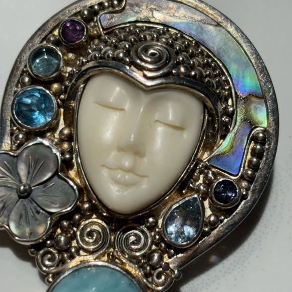 Retired Sajen goddess pendant - Picture 4 of 11
